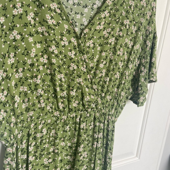Piper and Scoot green floral dress M $50 - Picture 4 of 4